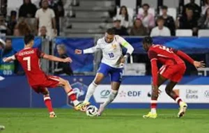 Bắt Đầu Và Bắt Đầu Lại Trận Đấu Bóng Đá Theo Luật FIFA
